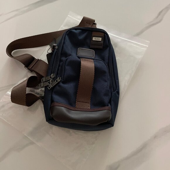 ⭐🦁 Blue Nylon Crossbody Sling Bag - Picture 1 of 7